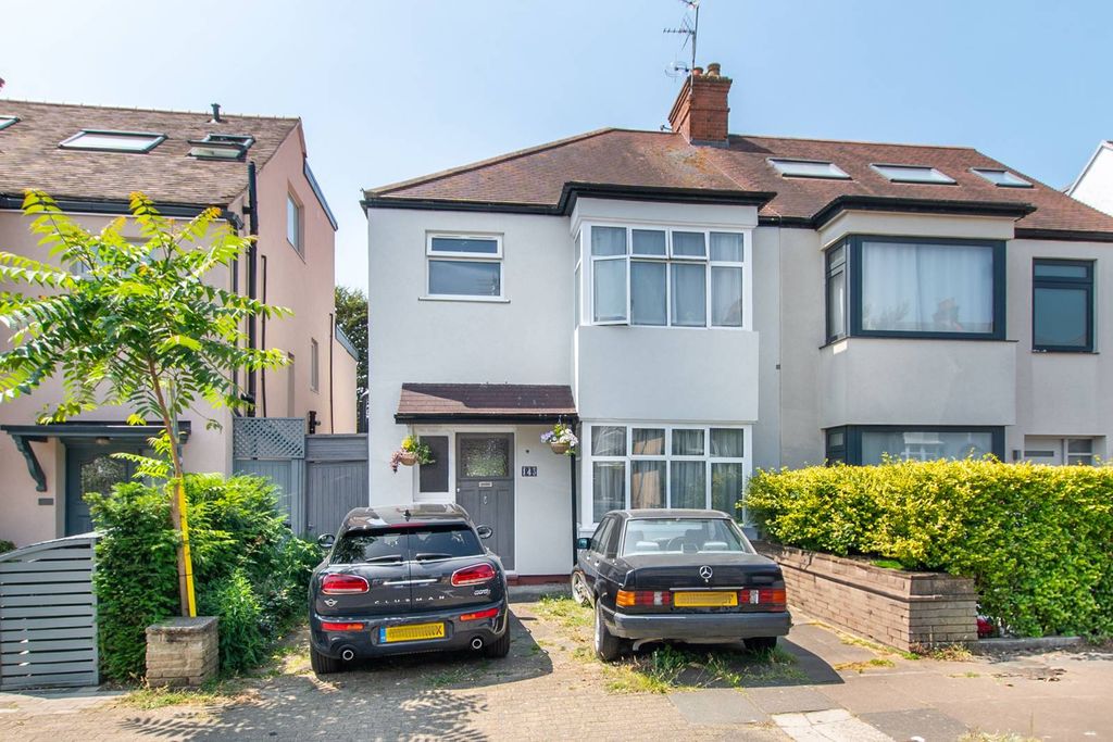 Property photo 2 of 17