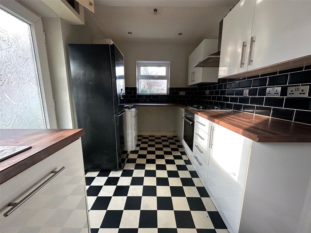 Property photo 2 of 19 Kitchen