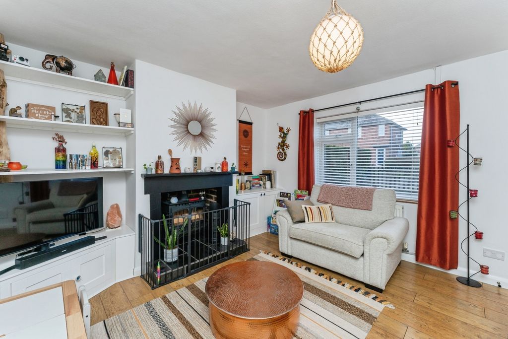 Property photo 3 of 24 Lounge