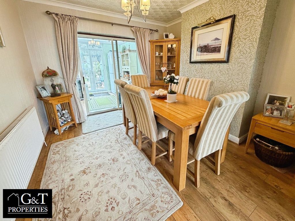 Property photo 3 of 15 Dining Area