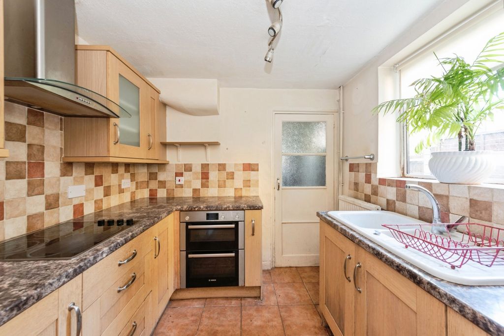 Property photo 3 of 8 Kitchen