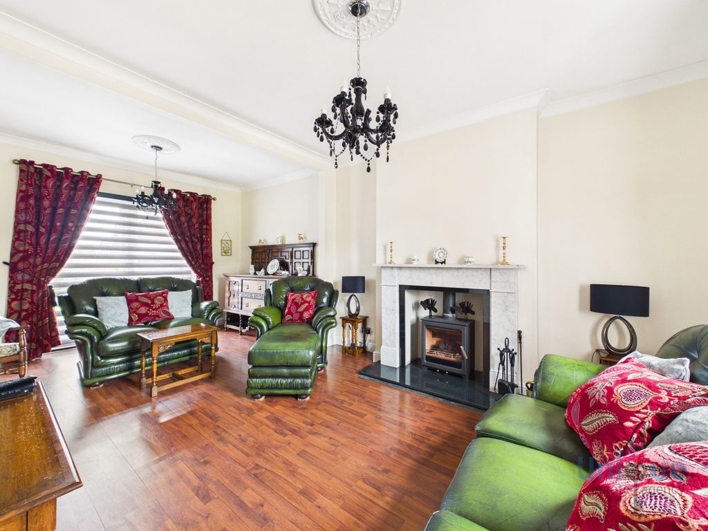 Property photo 2 of 40