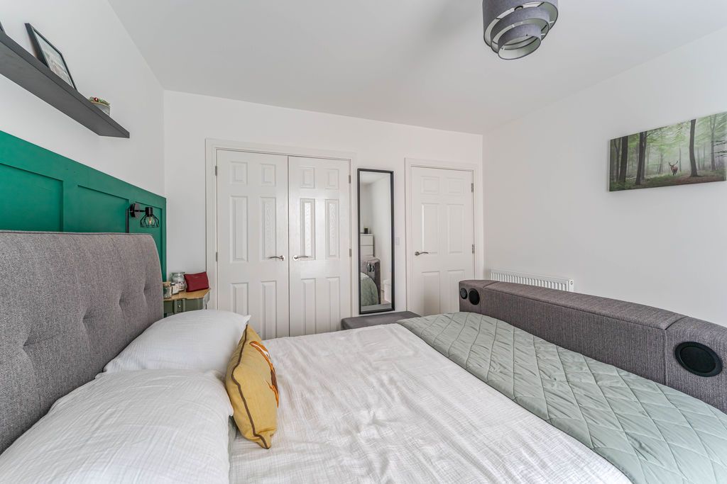 2 bed flat for saleBishop Path, Locking Parklands - Lovely Outlook BS24 photo 4