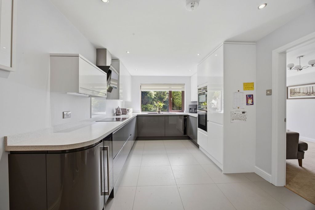 Property photo 3 of 37