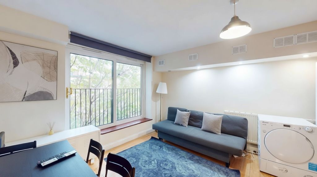 Property photo 1 of 13 Living Room