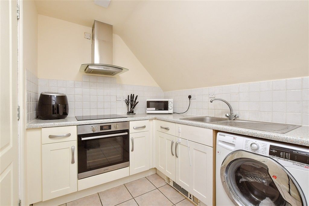 Property photo 3 of 10 Kitchen