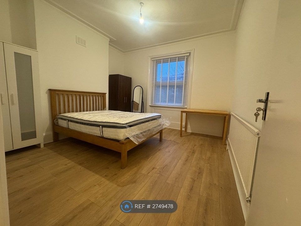 Property photo 3 of 5 Bedroom 1