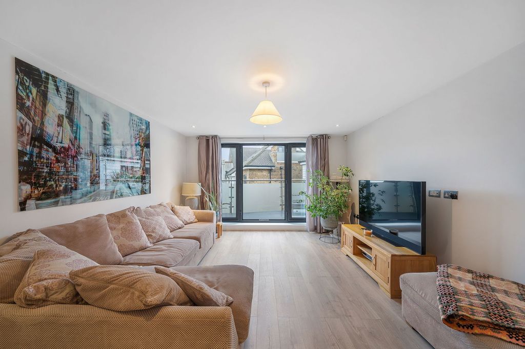 Property photo 2 of 21