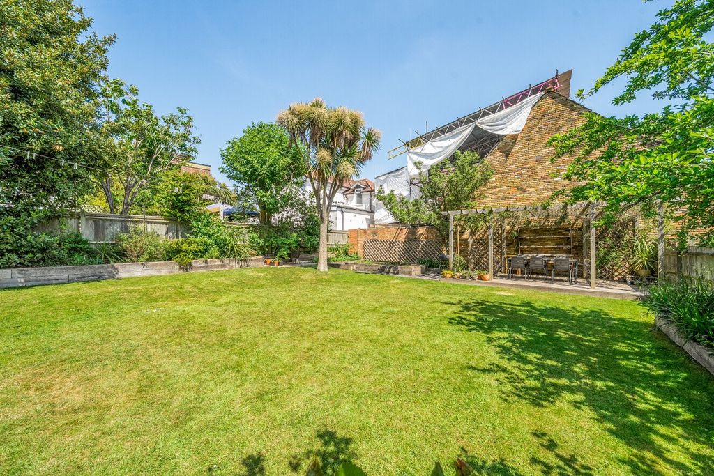 Property photo 3 of 48 Picture No. 25