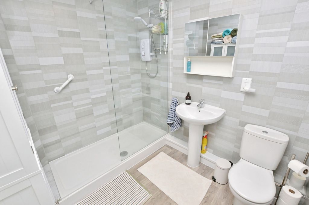 Property photo 3 of 16 Shower Room