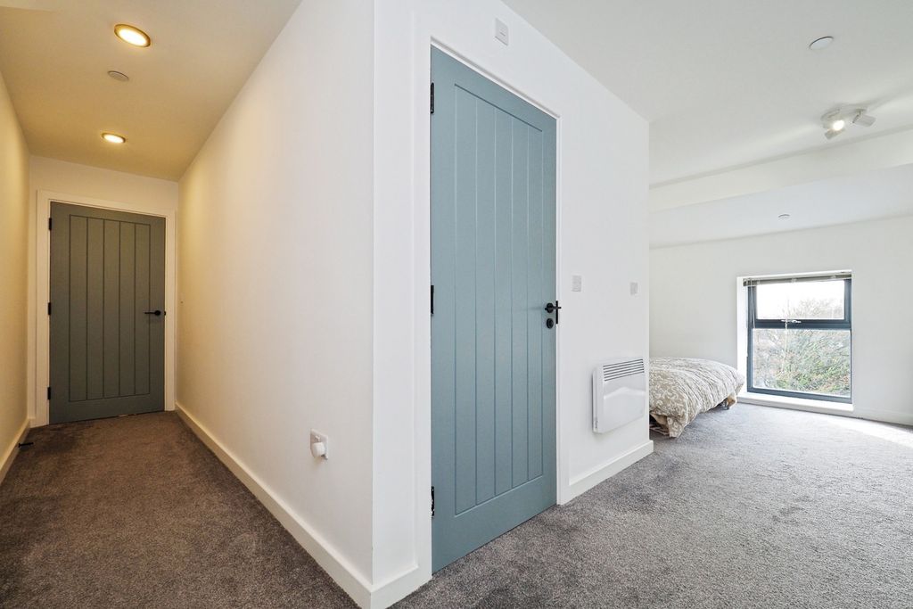 Property photo 2 of 17 Pbox-Img.Jpg