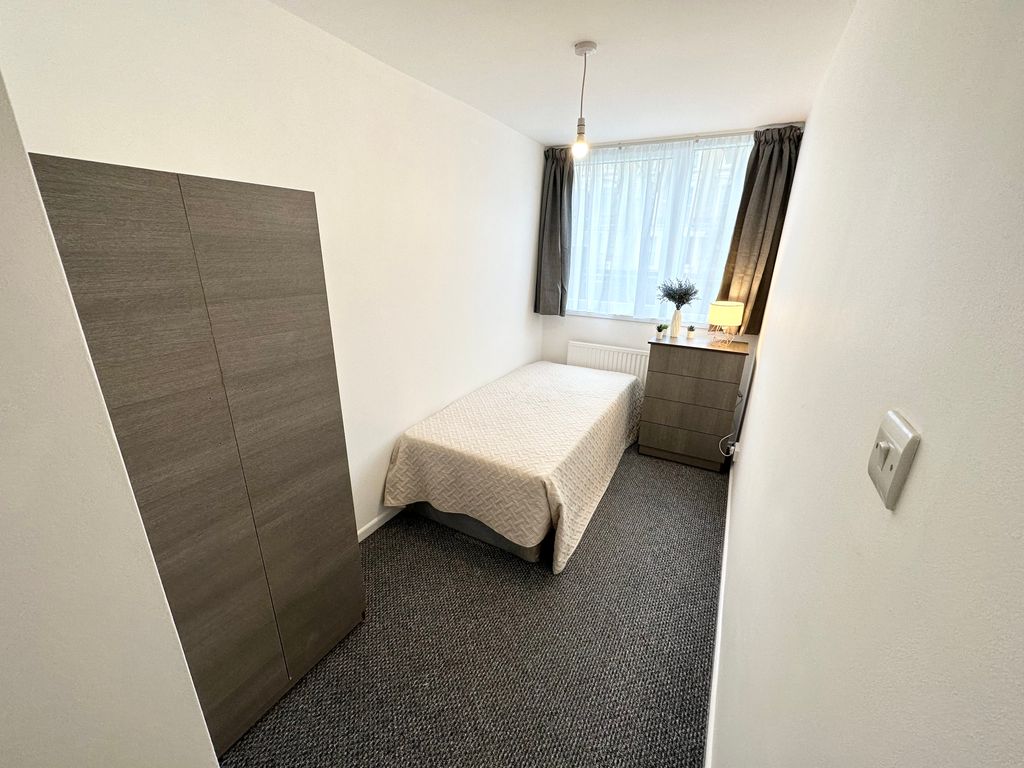 Property photo 1 of 12 Room B