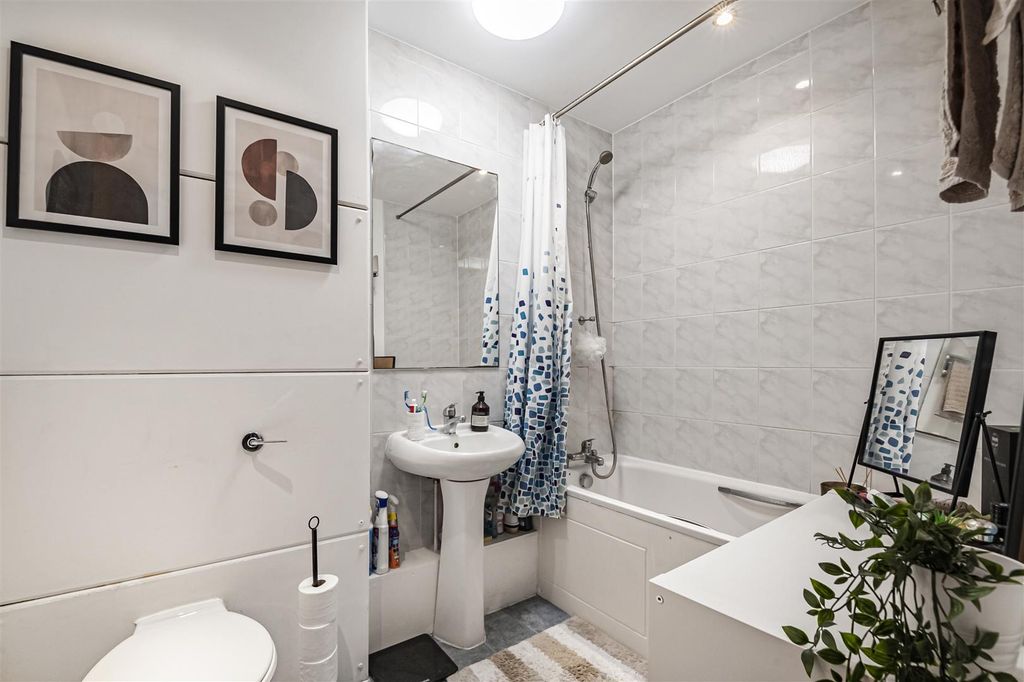 Property photo 3 of 13 Eden_Harper_-Courtenay_House-2.Jpg