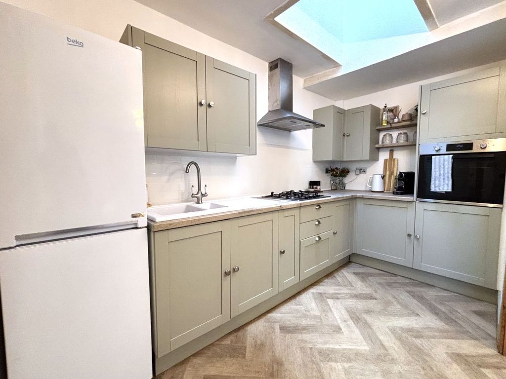 Property photo 2 of 28