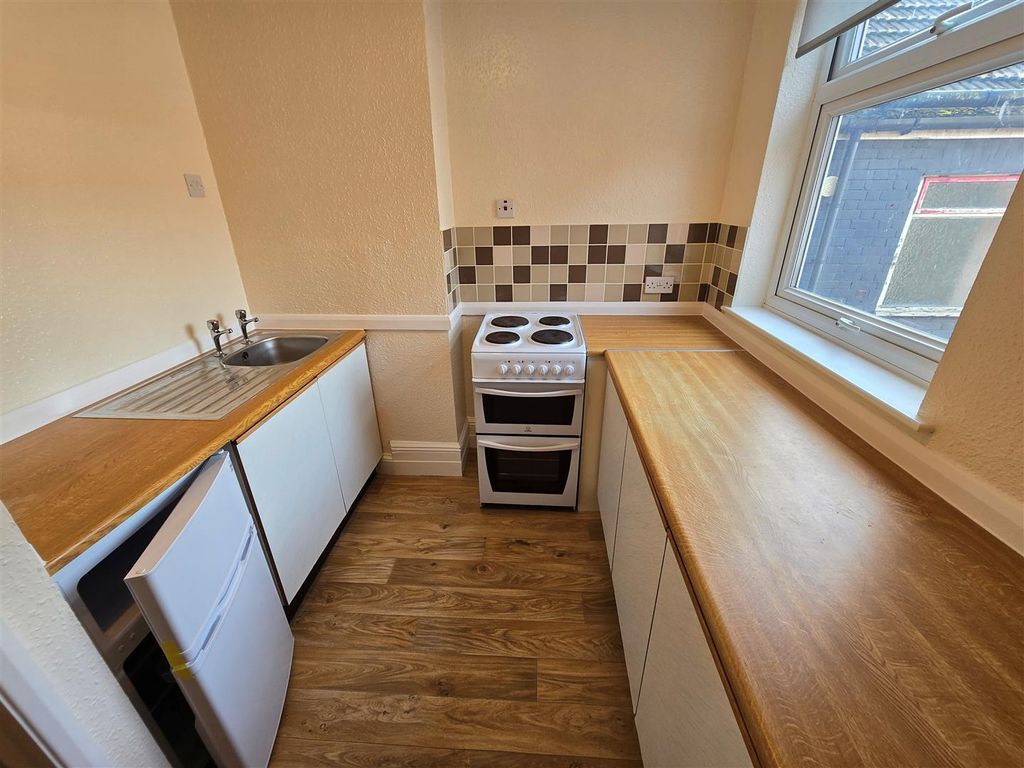 Property photo 3 of 5 Kitchen