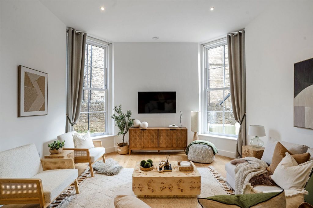 Property photo 3 of 14 Bay Court Show Apt