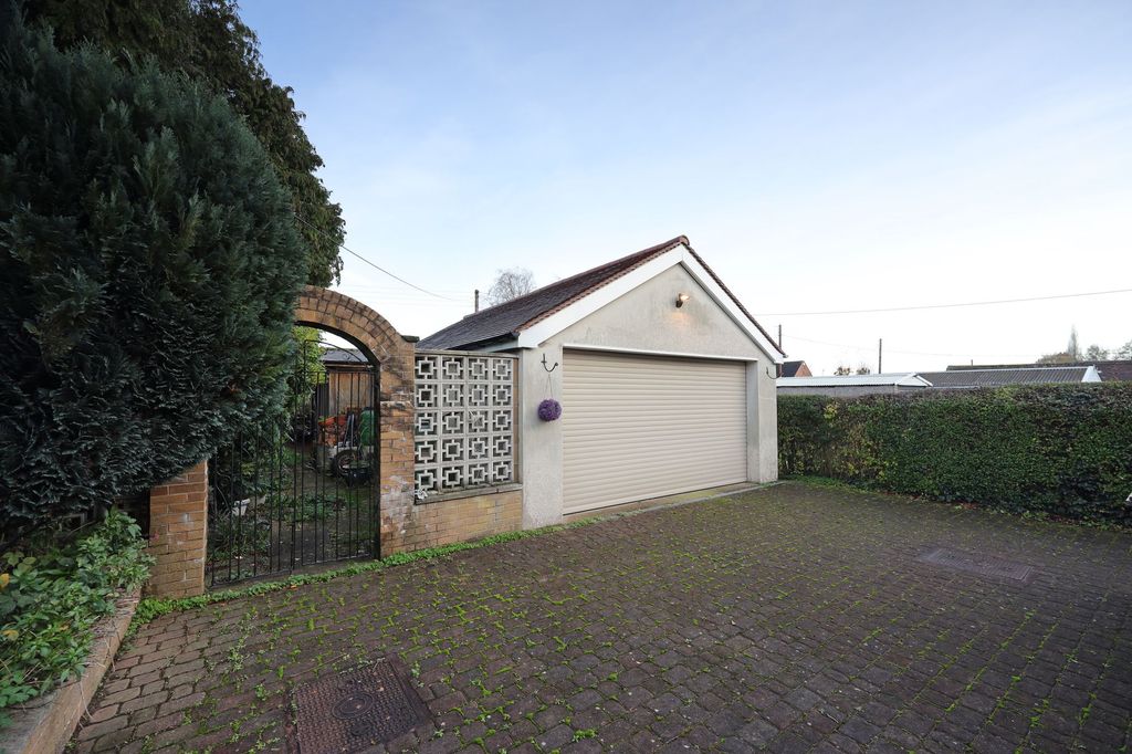 Property photo 3 of 33