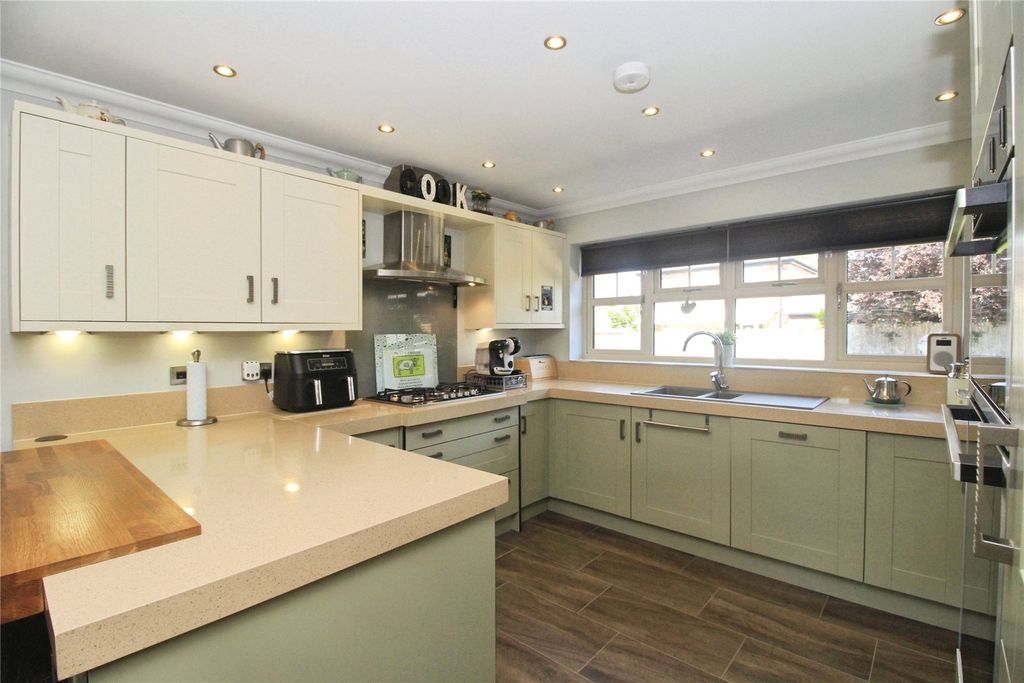 Property photo 2 of 19 Living Kitchen