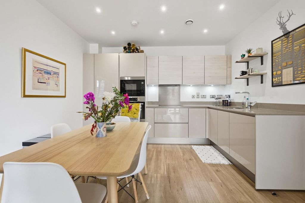 Property photo 3 of 24