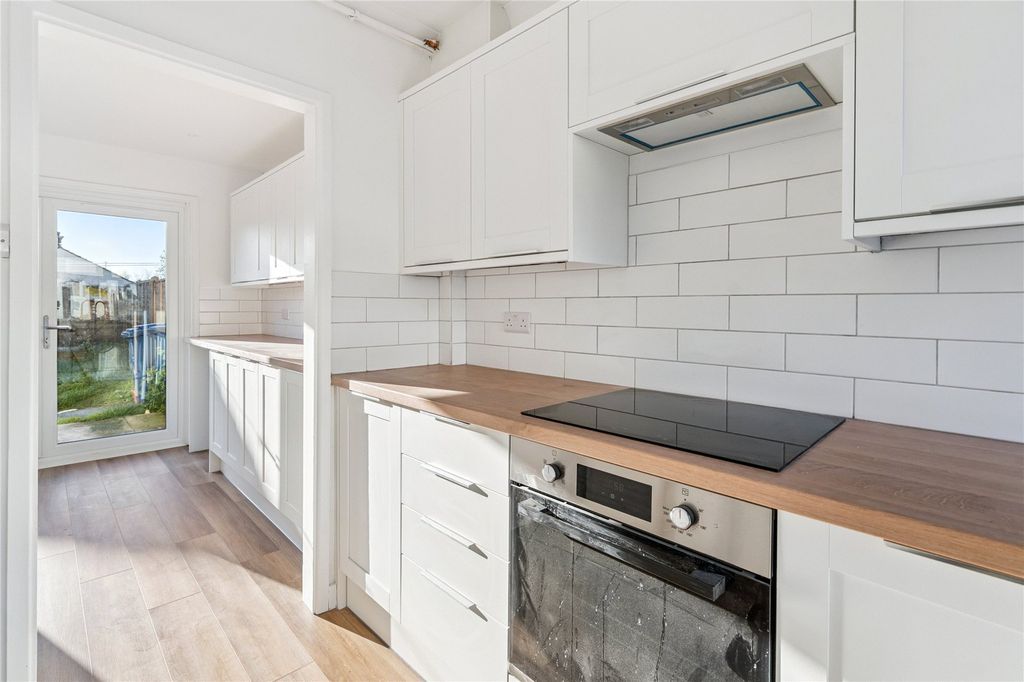 Property photo 2 of 11 Kitchen