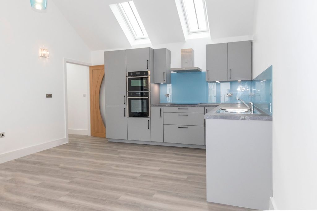 Property photo 3 of 14 Picture No. 12