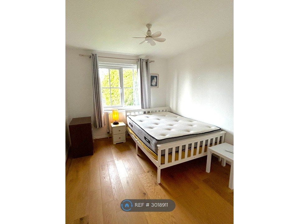 Property photo 2 of 6 Double Bedroom