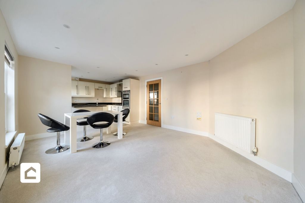 Property photo 2 of 18 4