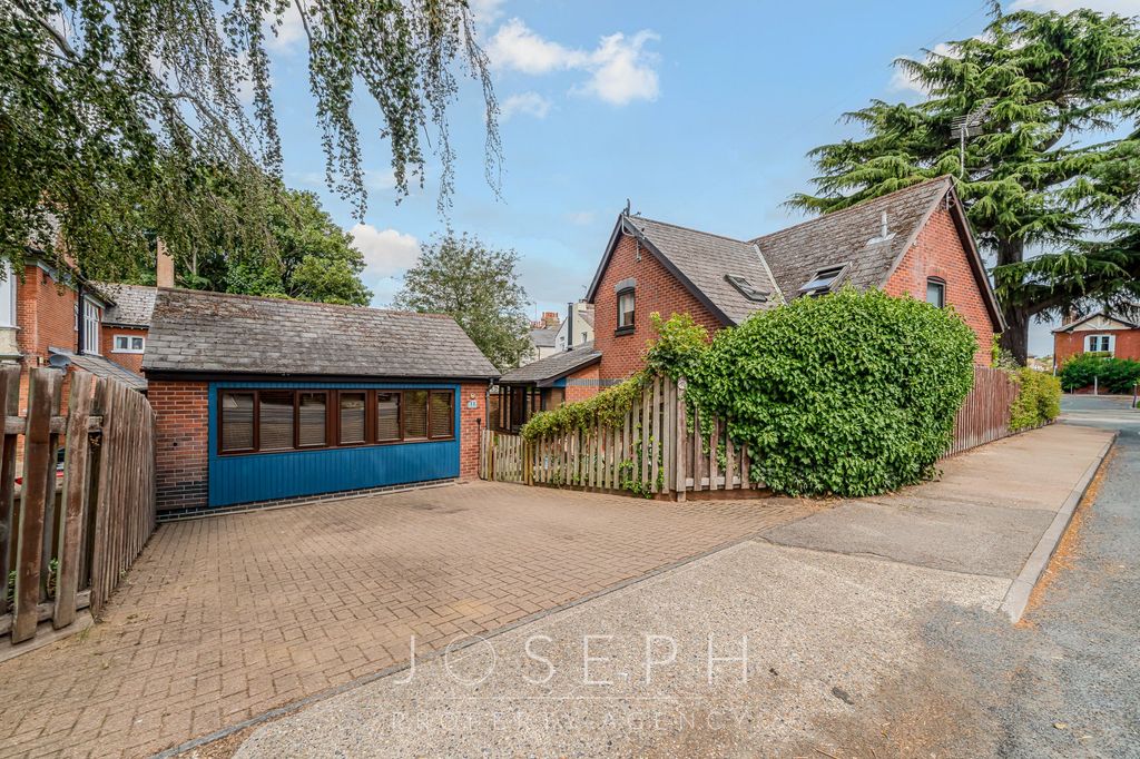 Property photo 1 of 33