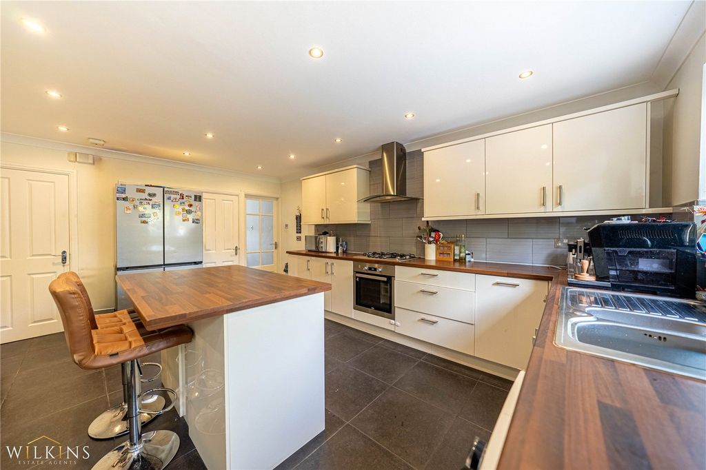 Property photo 2 of 27 Picture No. 16