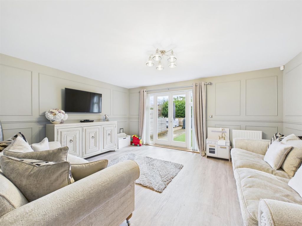 Property photo 2 of 18 Cam02885G0-Pr0543-Still009.Jpg