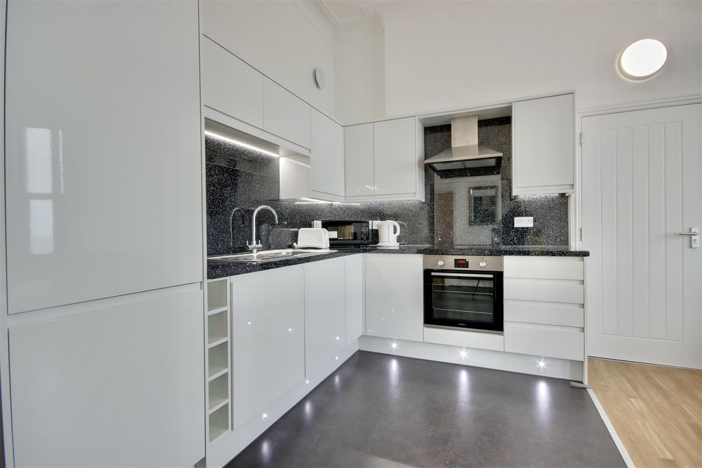 Property photo 1 of 5 965215Aa-7Ad0-4910-B1Db-01Effe34D6Fb_1_201_A.Jpeg