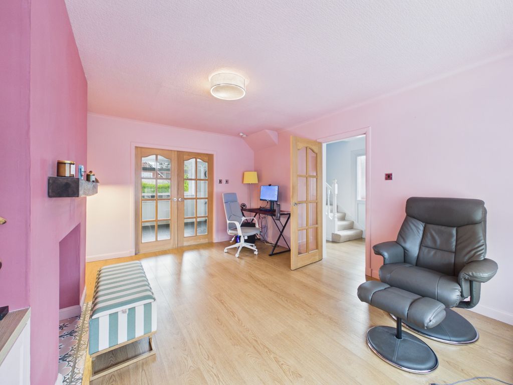 Property photo 3 of 27