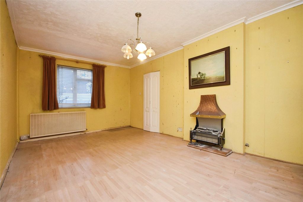 Property photo 3 of 18 Lounge