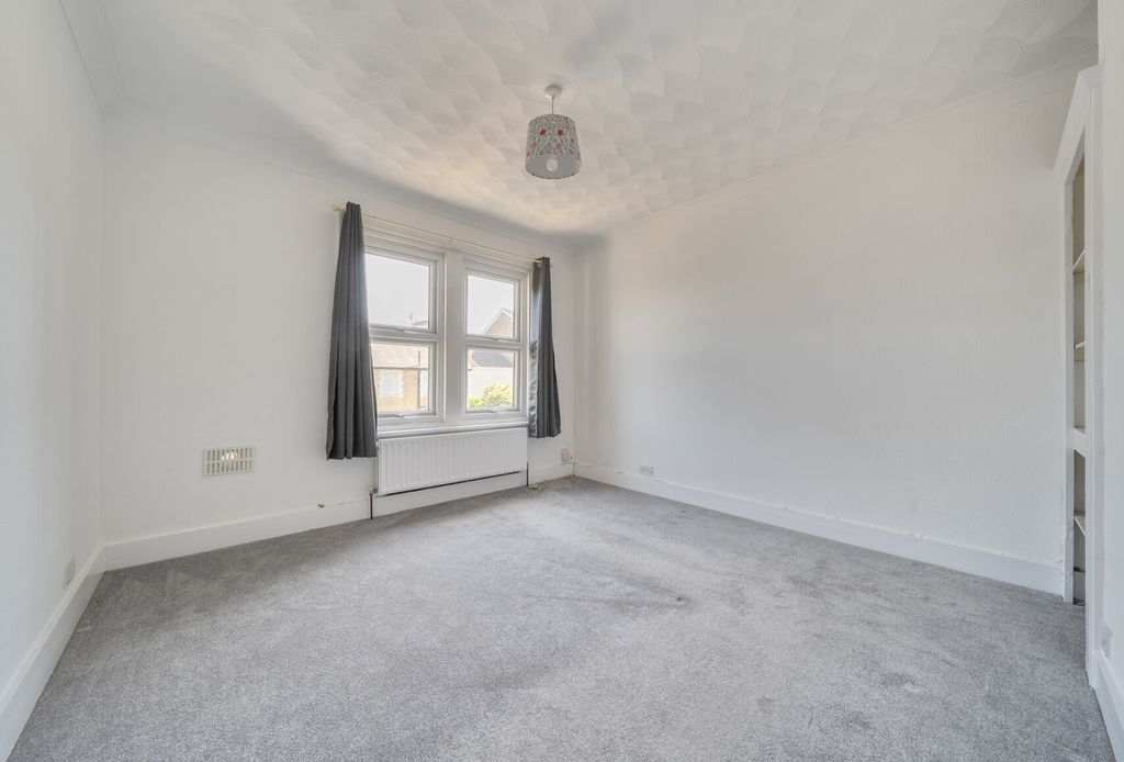Property photo 3 of 12 1457914-18-6A1723...