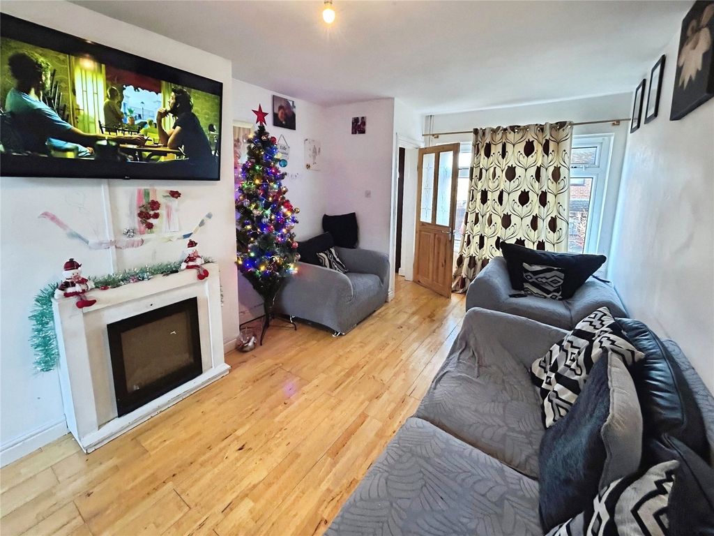 Property photo 2 of 9 Lounge