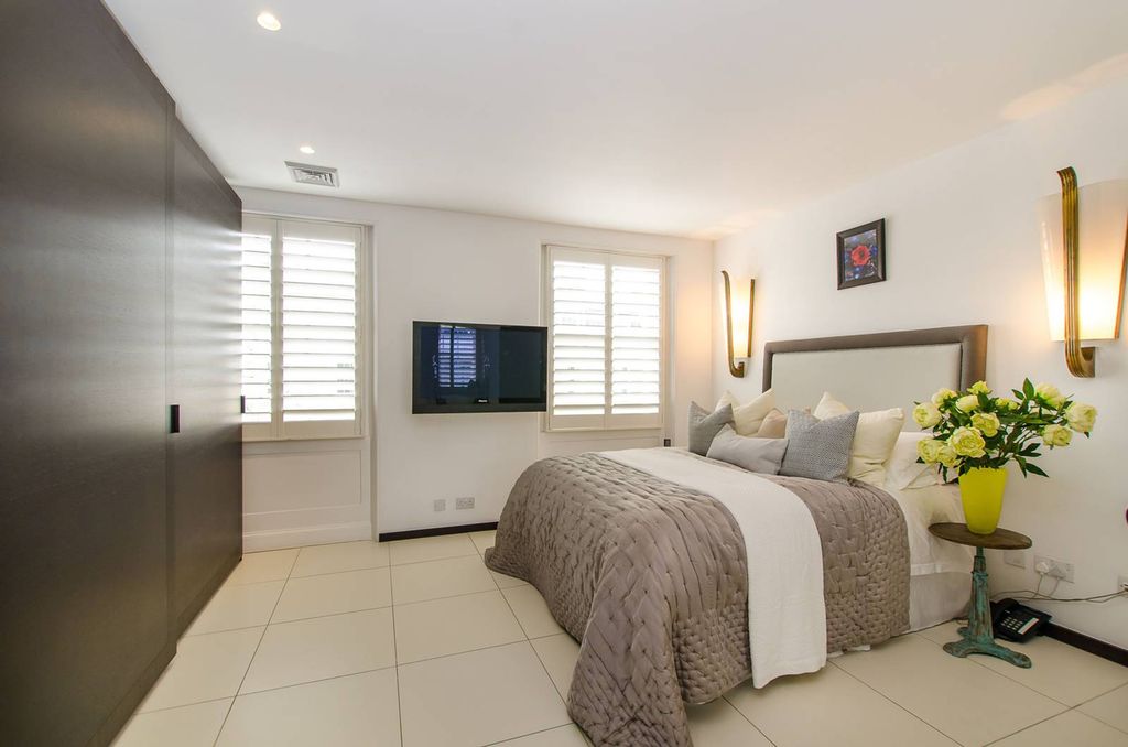 Property photo 3 of 33