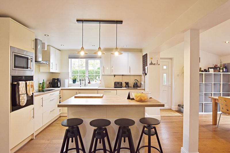 Property photo 1 of 28 Photo 6