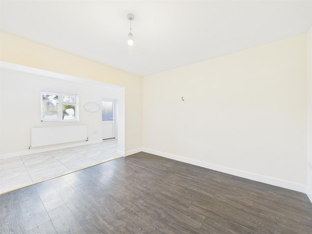 Property photo 2 of 21 Mill Lane