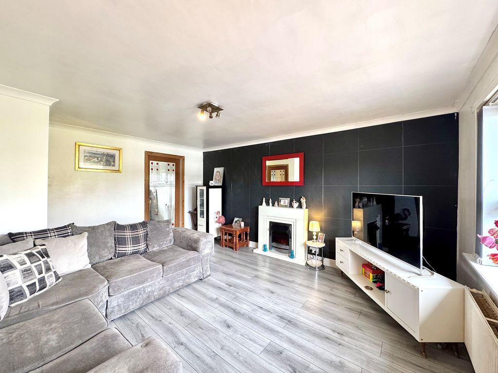 Property photo 2 of 15 Photo 11