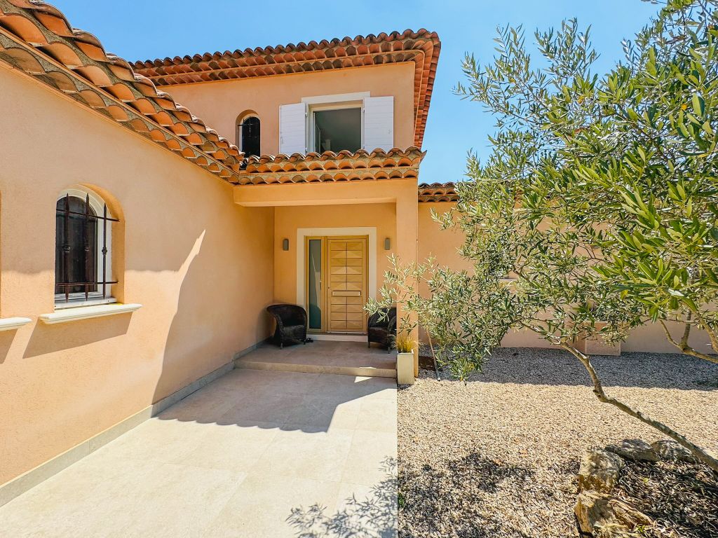 Property photo 3 of 32