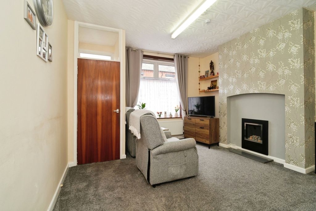 Property photo 3 of 19 Pbox-Img.Jpg