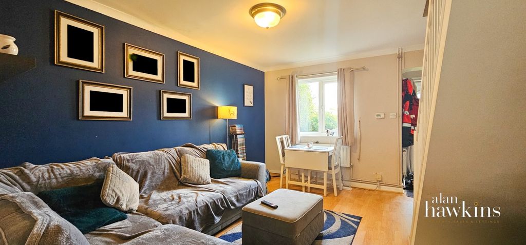 Property photo 3 of 8 20251008_153948-2