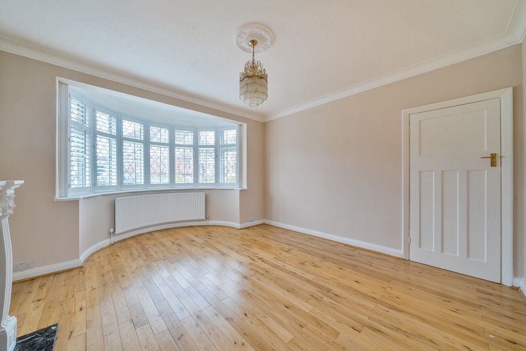 Property photo 2 of 17 1407381-9-6984934...