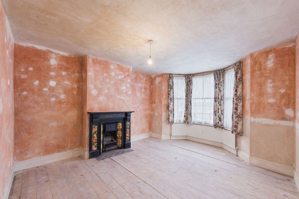 Property photo 2 of 23 Living Room