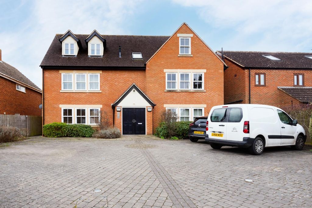 Property photo 2 of 10 External