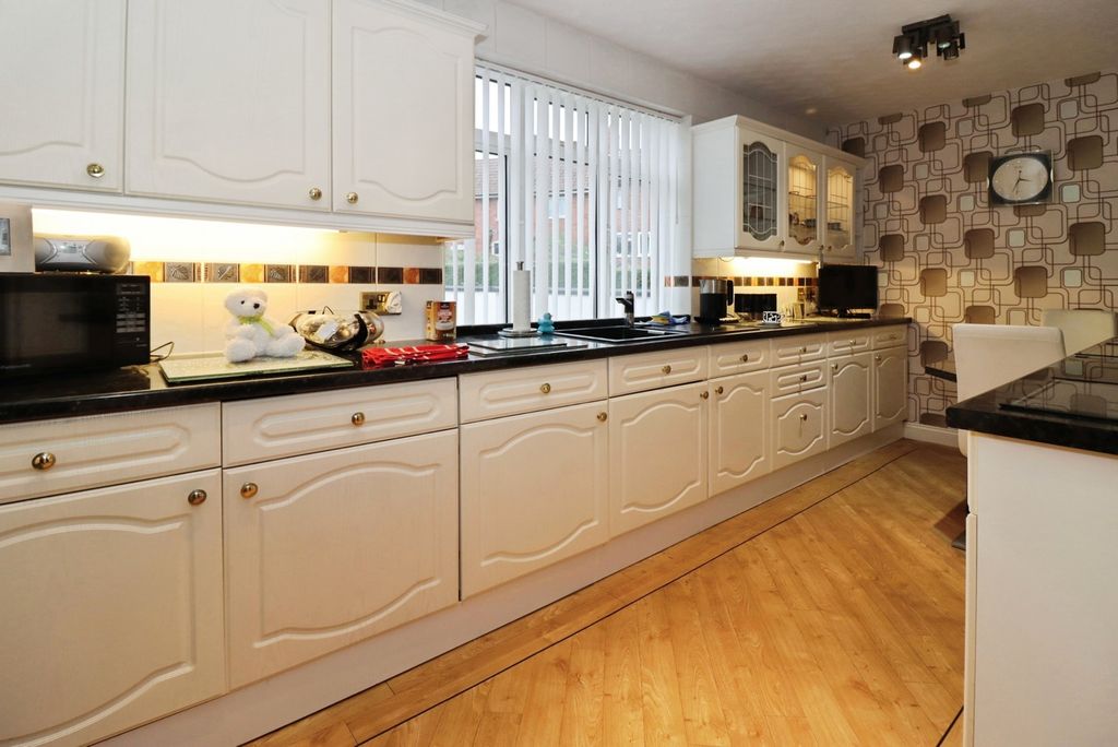 Property photo 2 of 17 Kitchen