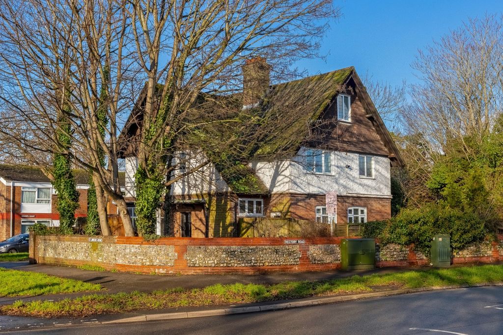 Property photo 1 of 11 St Lawrence