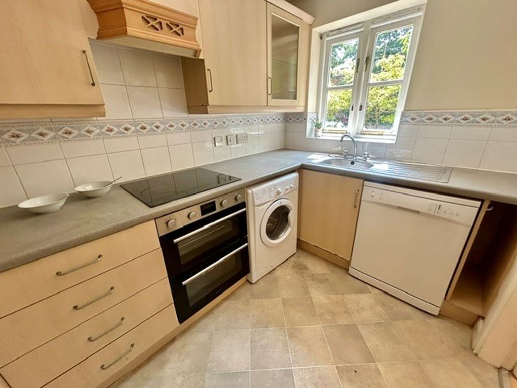 Property photo 2 of 12 Kitchen