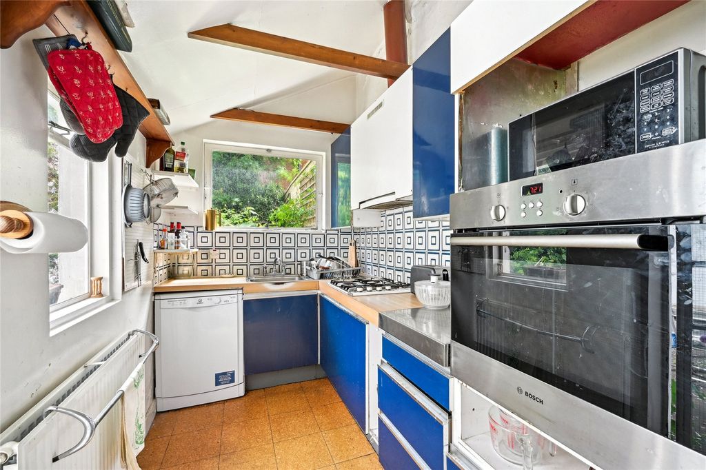 Property photo 3 of 12 Kitchen