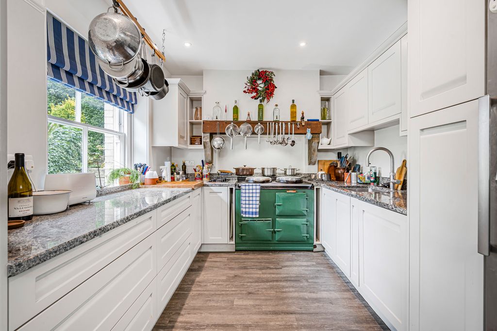 Property photo 3 of 39 Kitchen